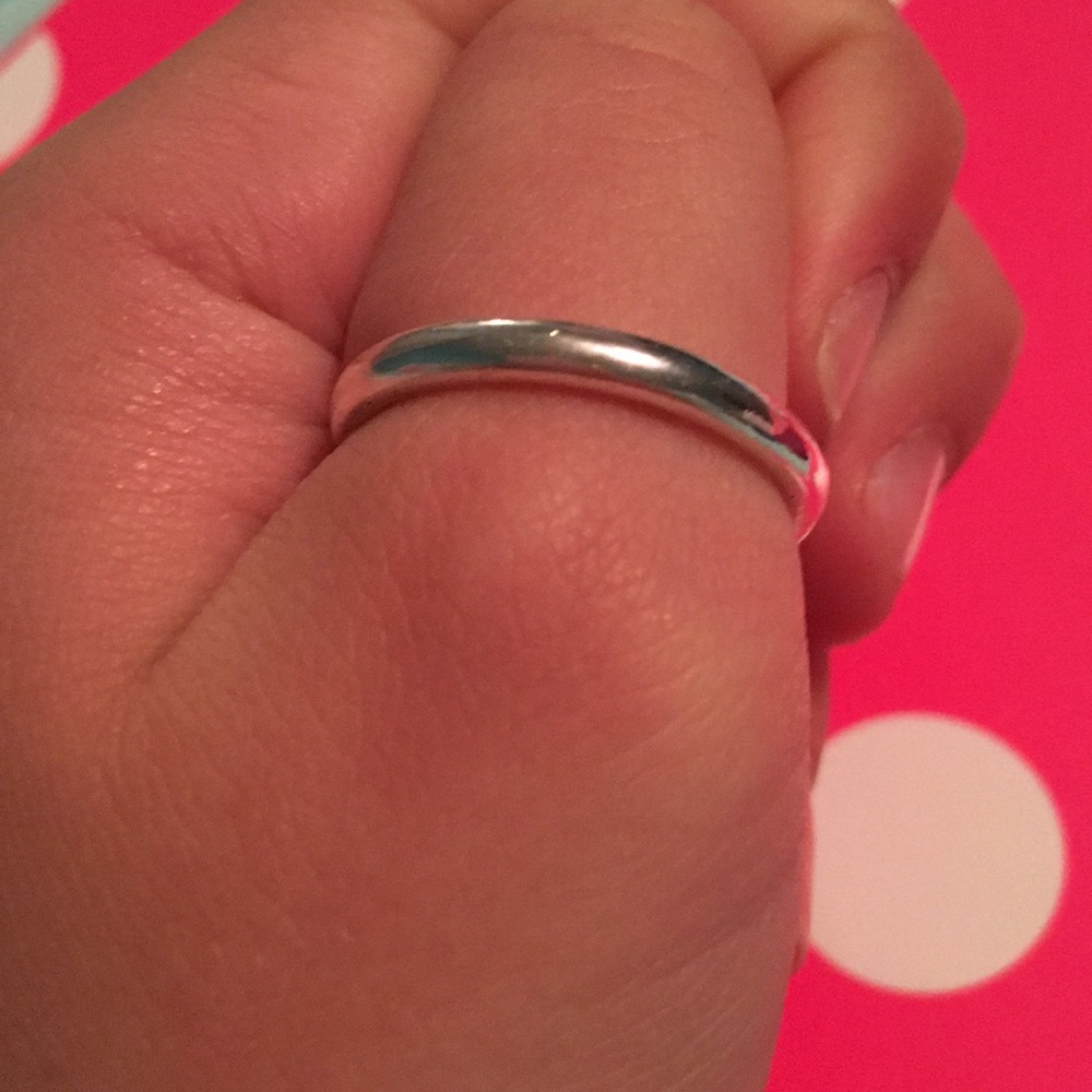 A ring - Picture 2 of 2